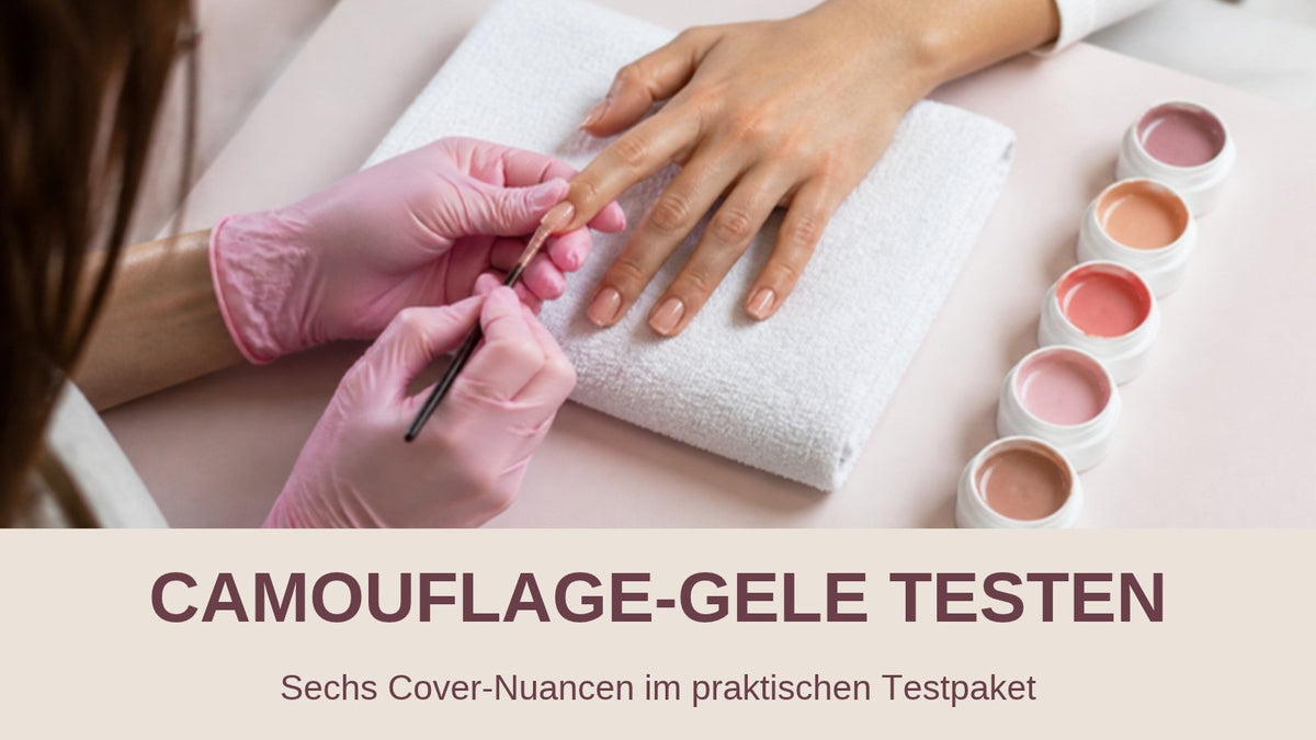 Camouflage-Gele testen: Nageldesignerin trägt Cover-Gel auf, daneben Tiegel in Nude- und Rosétönen