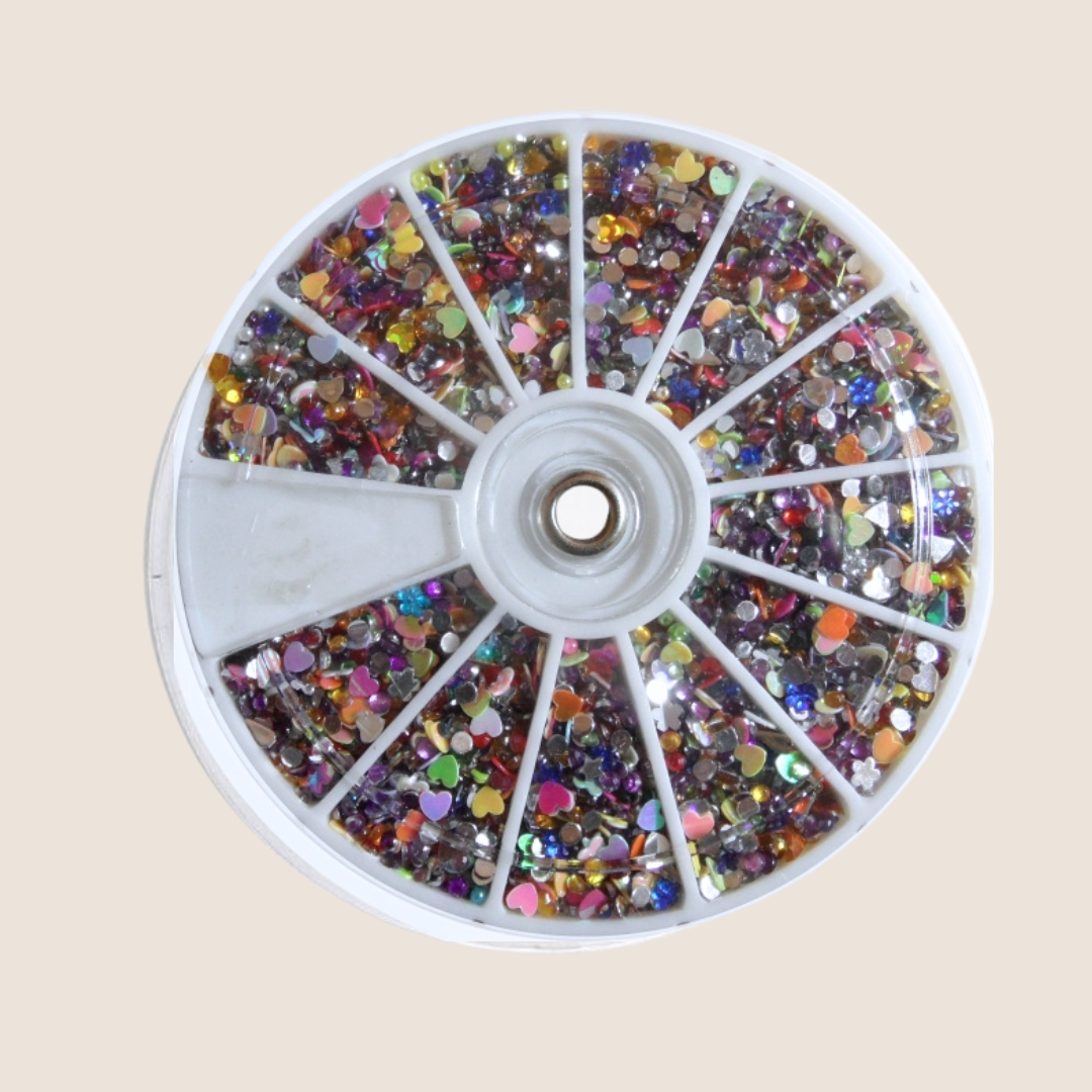 1 STRASS-MIX Rondell gefüllt mit ca.3000 Strasssteinchen, Perlen, Shapes, etc.