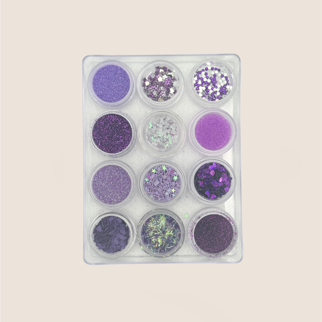 Accessoires für die Nägel / 12 Döschen Glitzer / Perlen/ Steinchen / Flitter / Brokaty / Set lila-flieder / Nr. 11