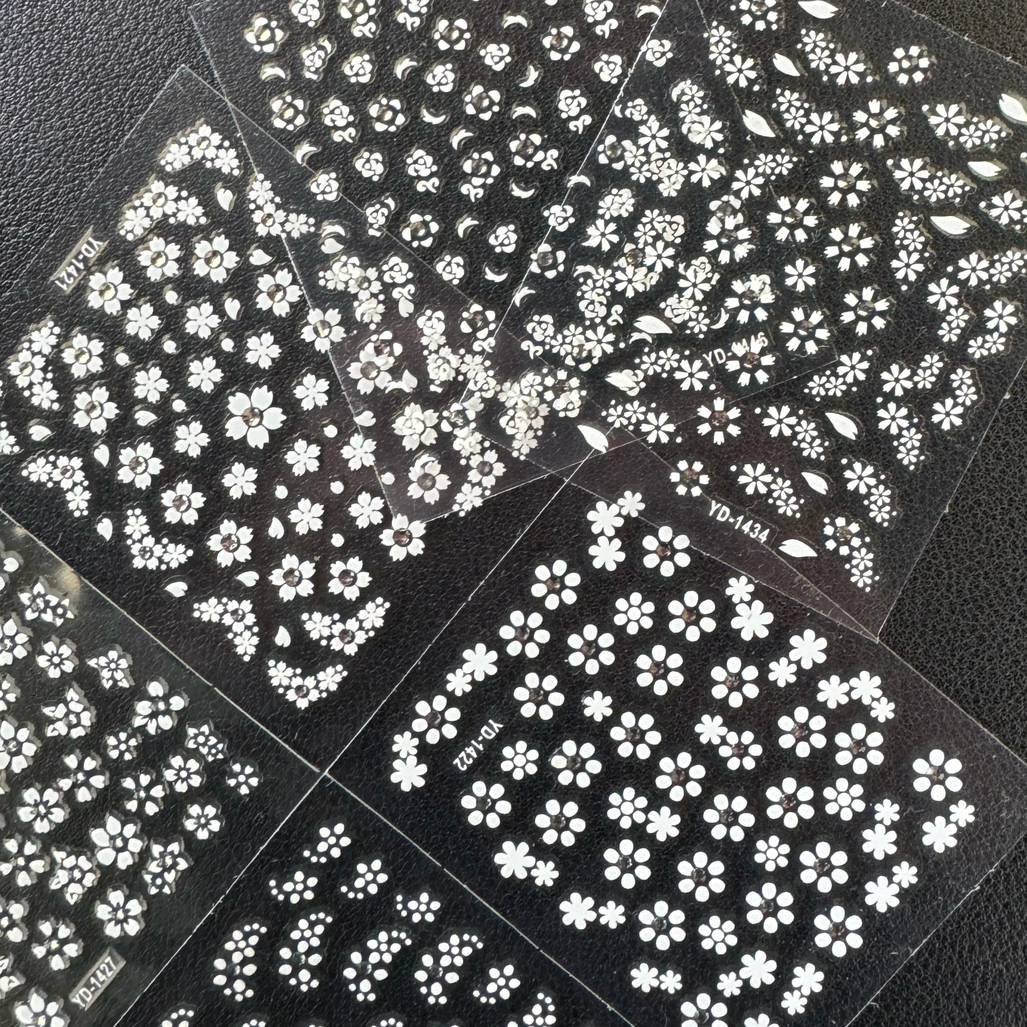 BNC Nagelsticker Blütenweiß