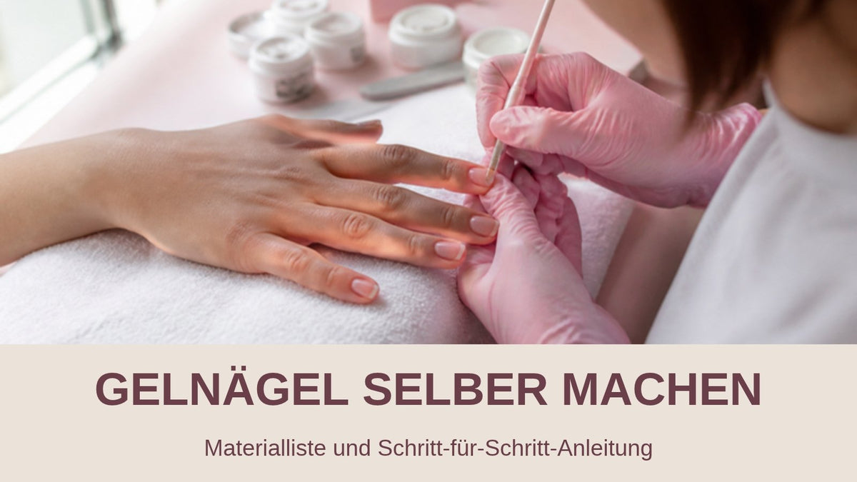 Gelnägel selber machen für Anfänger: Nageldesignerin mit rosa Handschuhen trägt Gel auf den Naturnagel auf, Hand liegt auf Handtuch