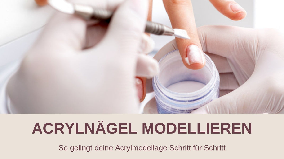 Acrylnägel modellieren – Acrylpulver wird mit dem Pinsel aufgetragen