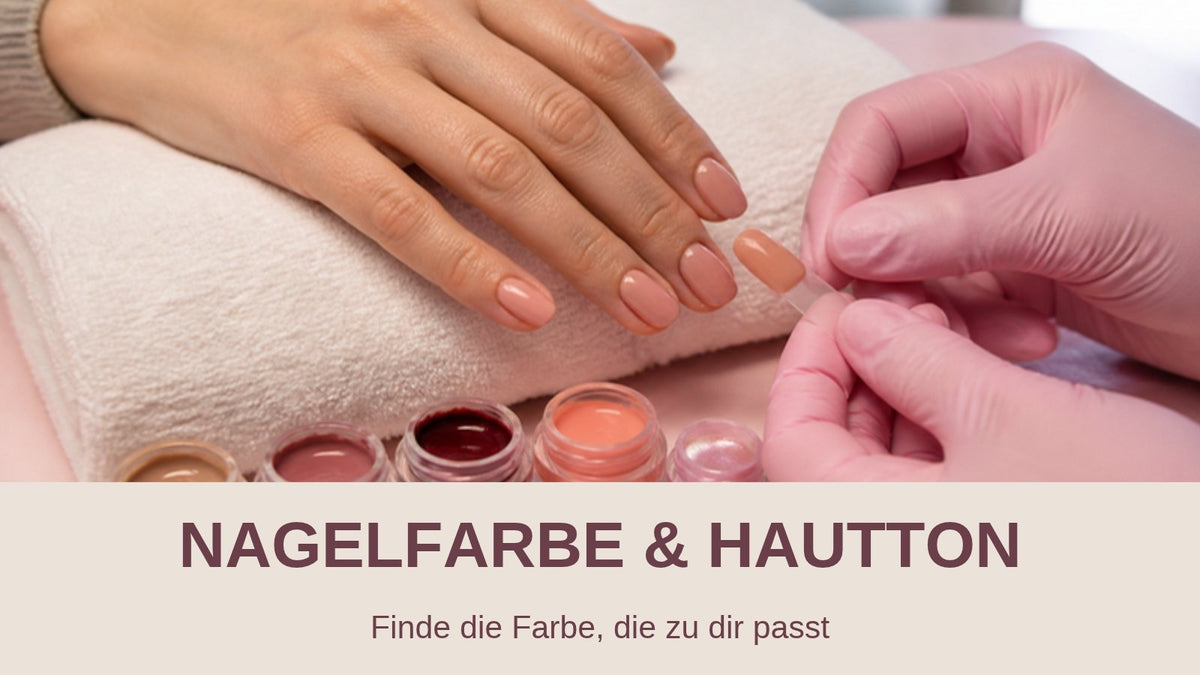 Welche Nagelfarbe passt zu meinem Hautton: Farbmuster wird neben die Hand einer Kundin gehalten, davor Farbgele in Nude-, Rosé- und Beerentönen